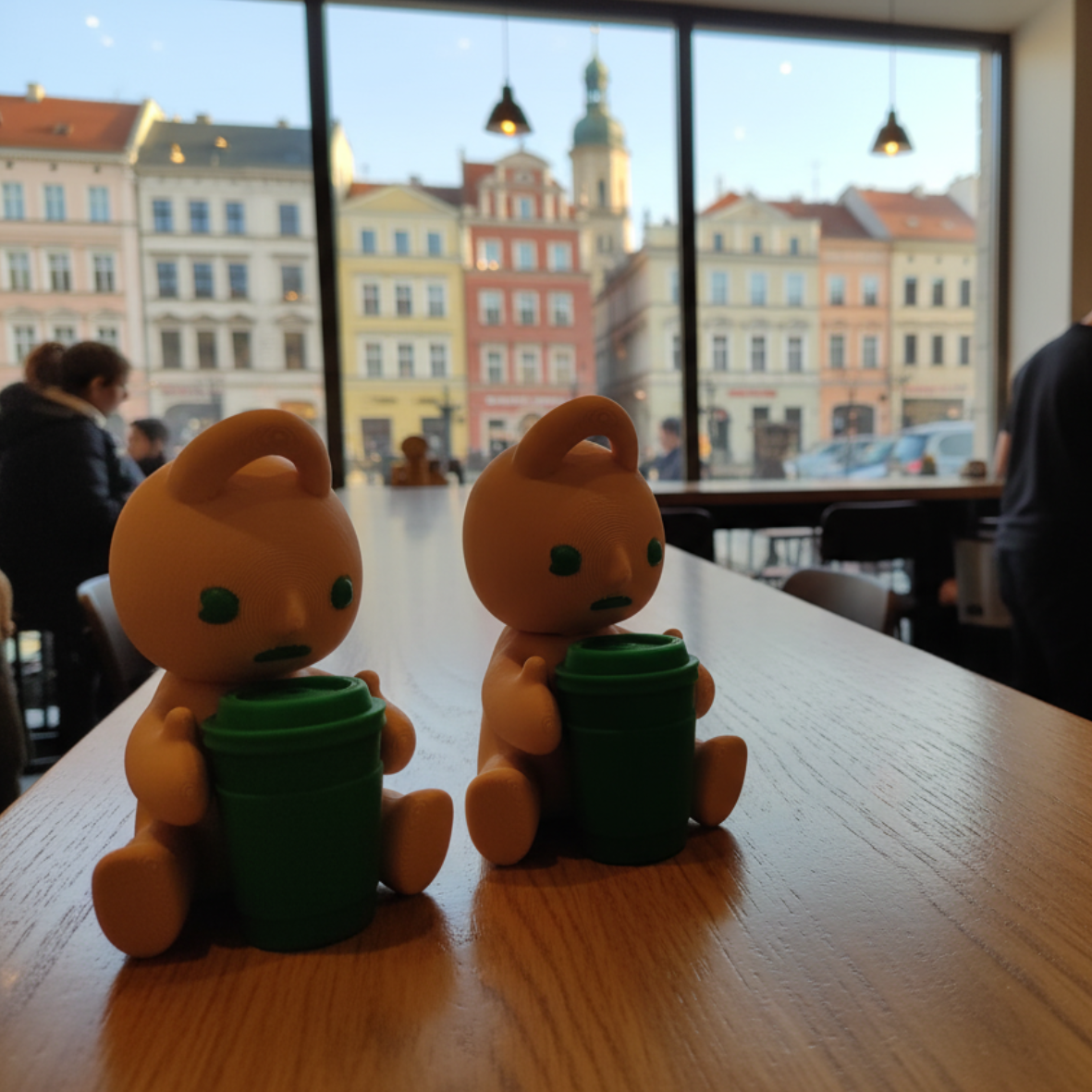 Smiski z Kubkiem Kawy – Figurka & Brelok 3D dla Miłośników Kofeiny ☕💚