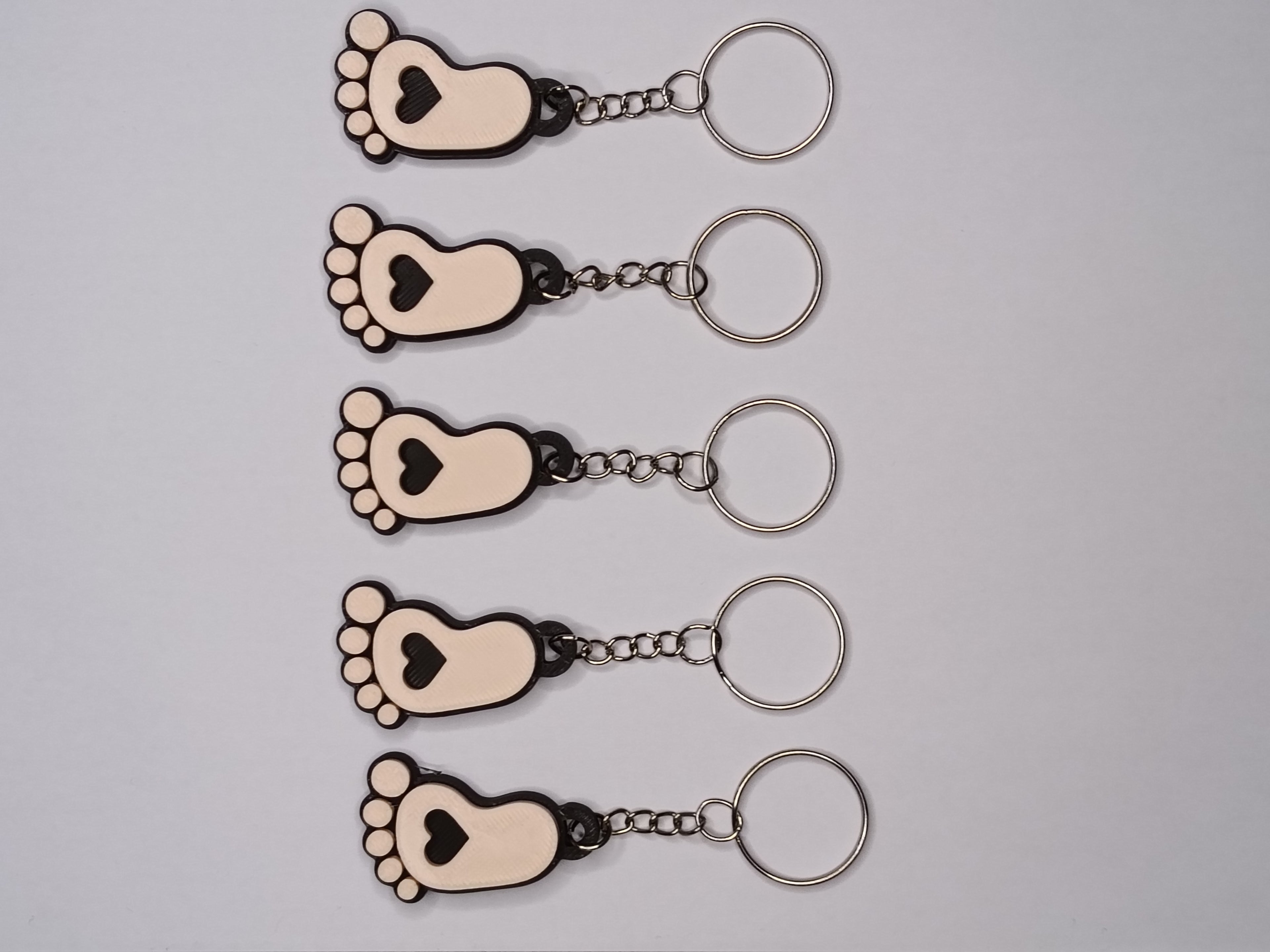 Brelok Stópka z Sercem – uroczy brelok 3D dla bliskiej osoby