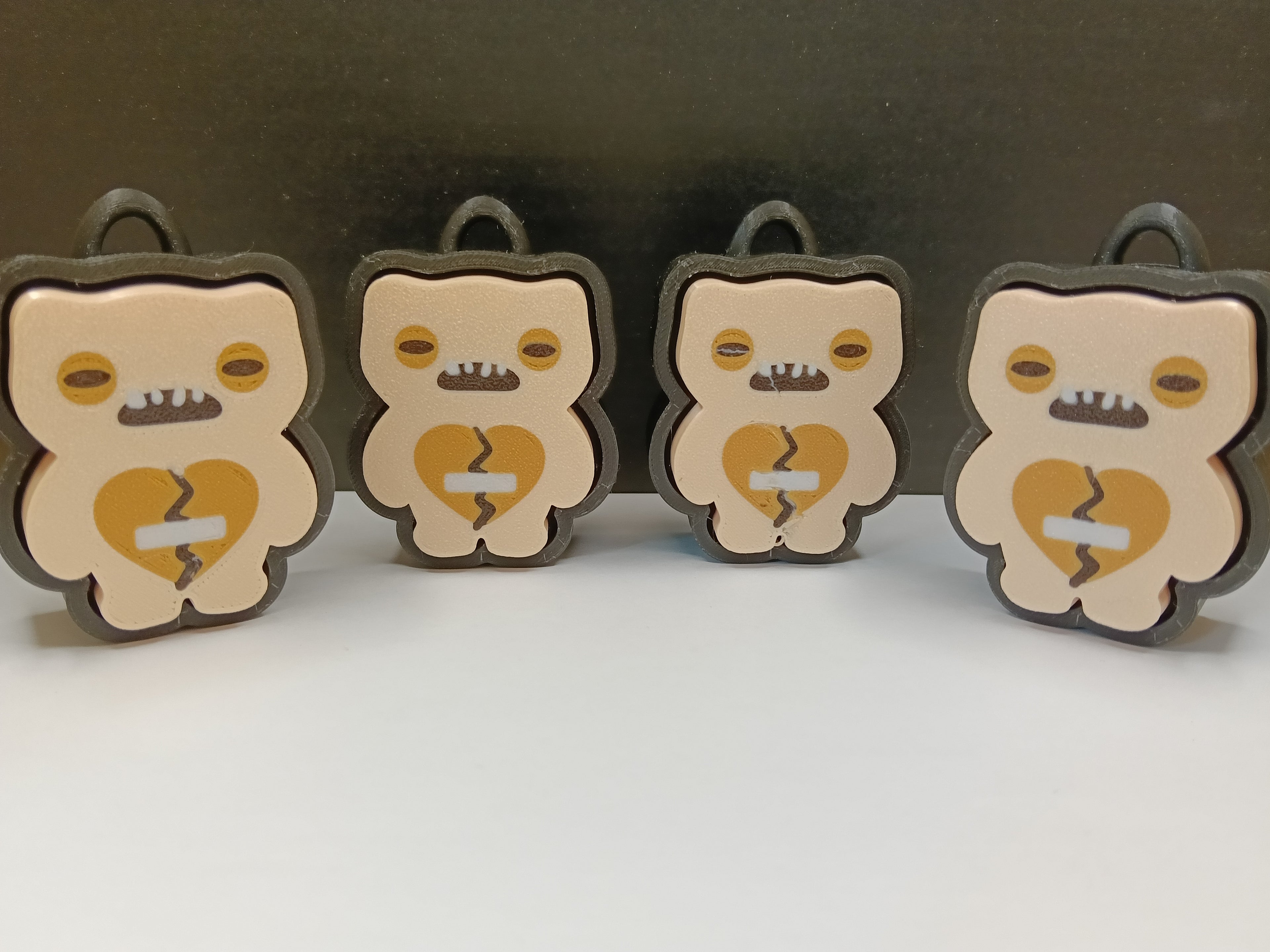 Fuggler Clicker – Antystresowy brelok z pękniętym sercem | Executive Toy