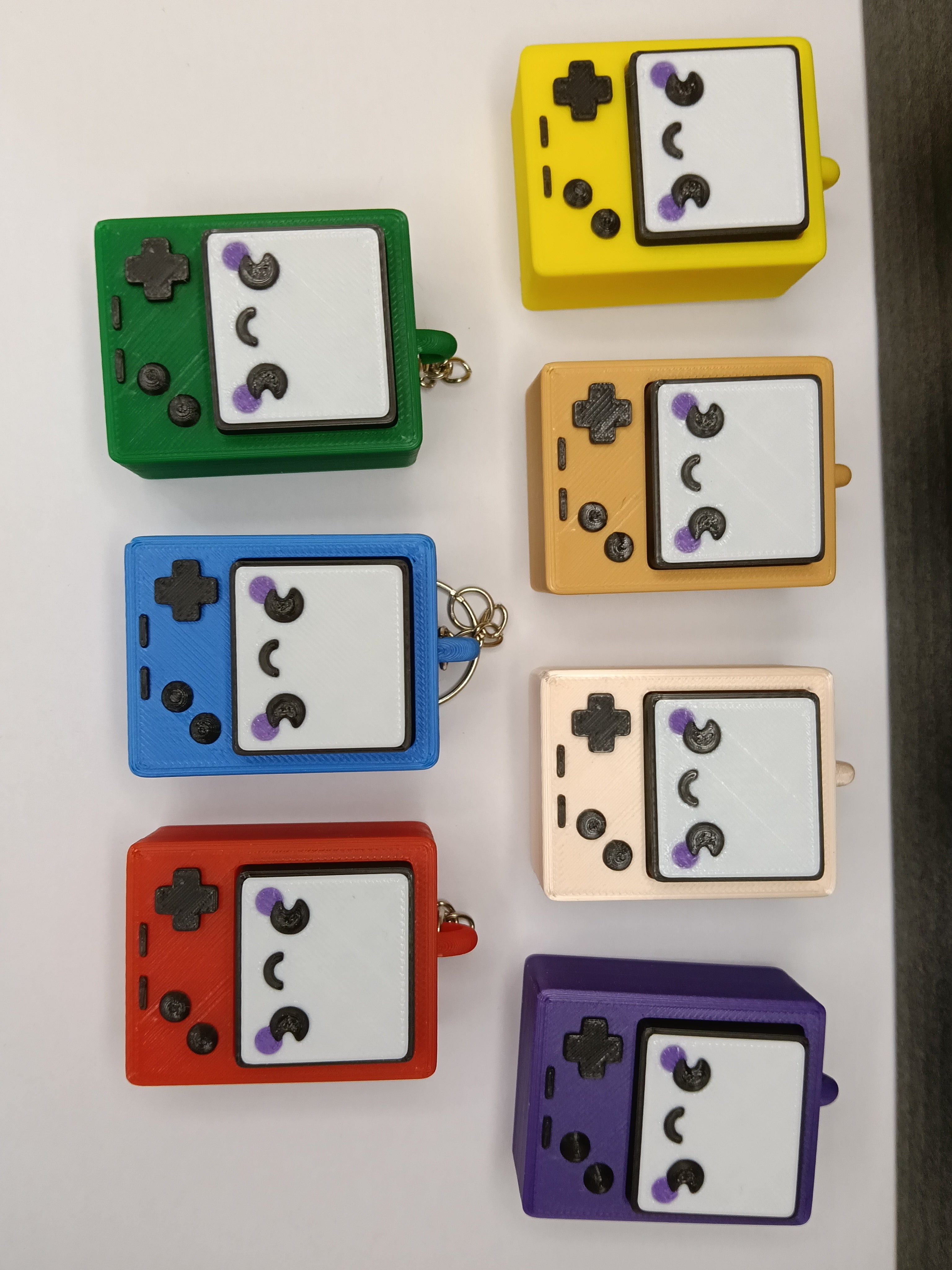 Kliker antystresowy 3D w stylu GameBoy – brelok fidget do zabawy i relaksu