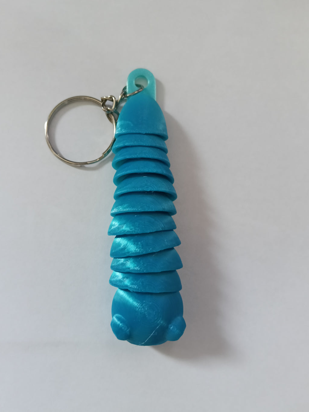 Ruchomy Brelok Robaczek 3D – kolorowy fidget z kolekcji Madi Studio